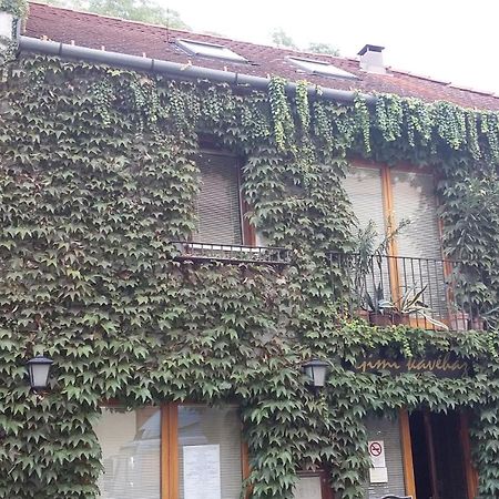Gimi Vendeghaz Hotel Baja Bagian luar foto