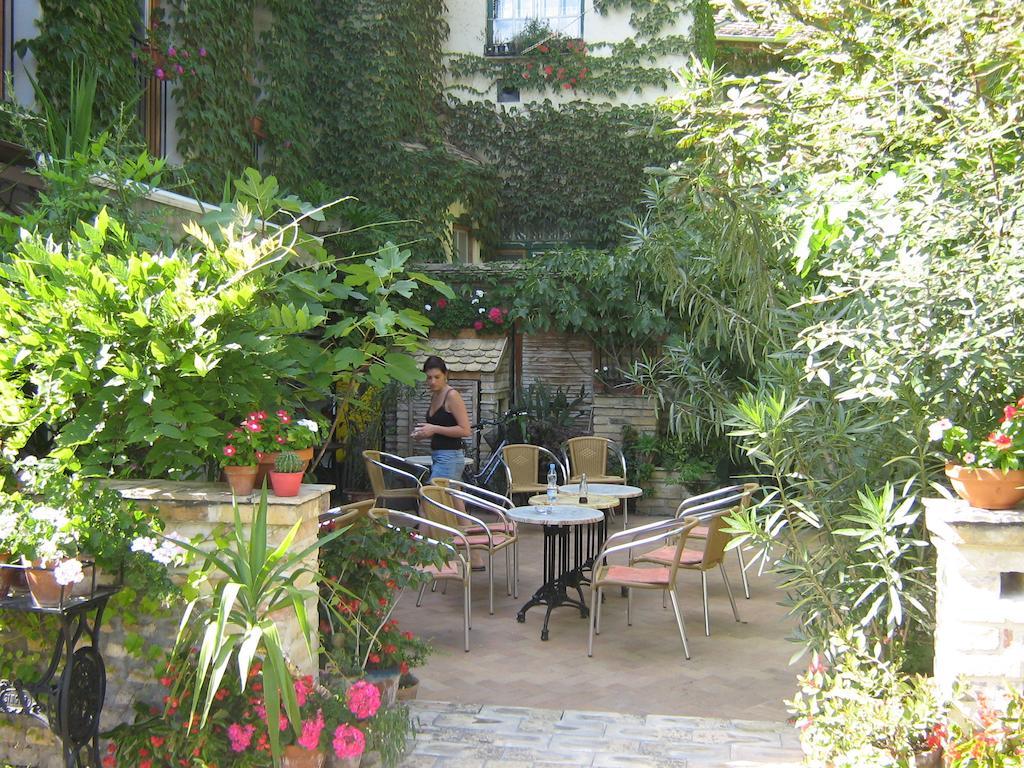 Gimi Vendeghaz Hotel Baja Bagian luar foto